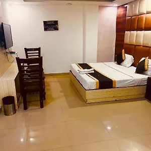 Cozy Cave Delhi Aiport 3* New Delhi